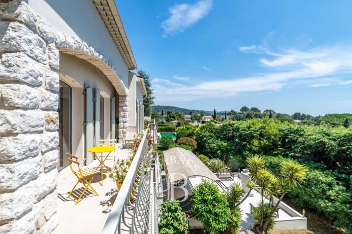 Image No.8-5 Bed House for sale