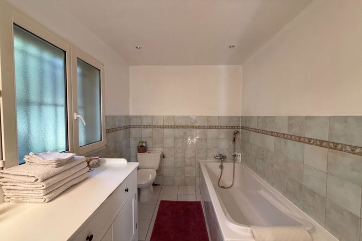 Image No.10-4 Bed House for sale