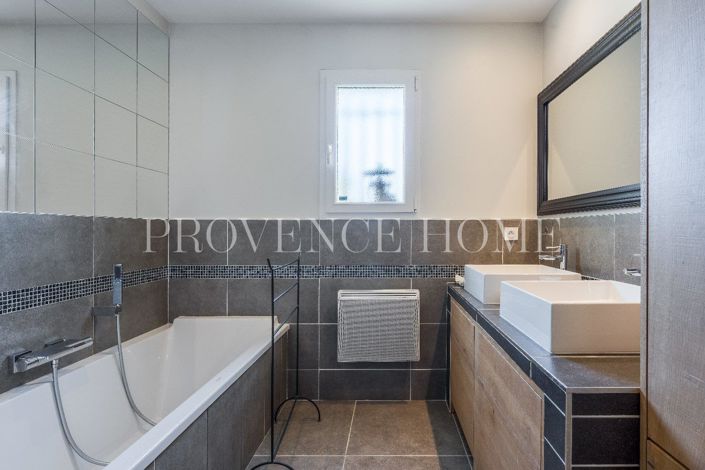 Image No.9-Propriété de 4 chambres à vendre à Oppède