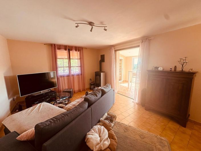 Image No.10-3 Bed House for sale