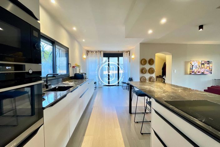 Image No.9-3 Bed House for sale