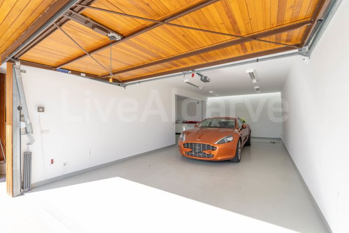 Image No.18-4 Bed House for sale