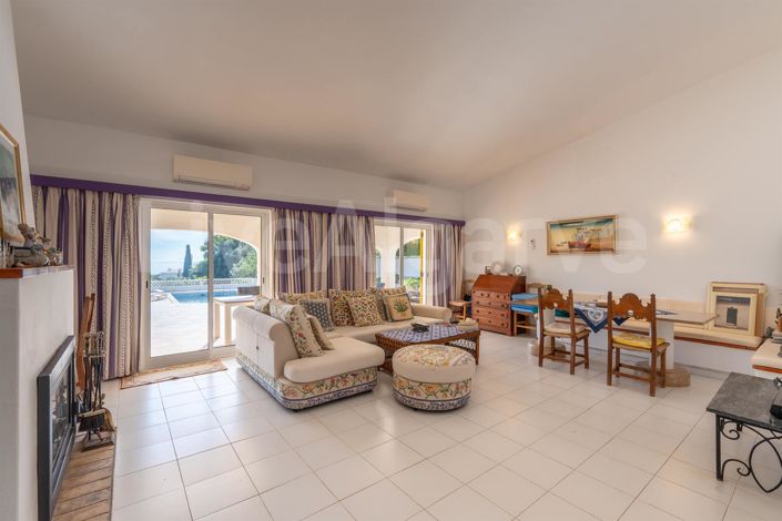 Image No.24-4 Bed House for sale