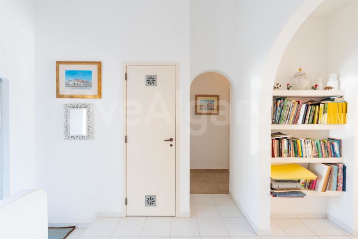 Image No.28-4 Bed House for sale