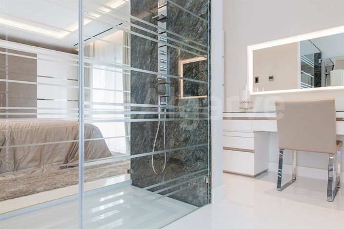 Image No.17-5 Bed House for sale