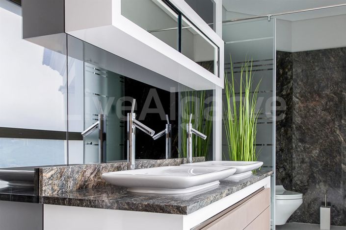 Image No.18-5 Bed House for sale