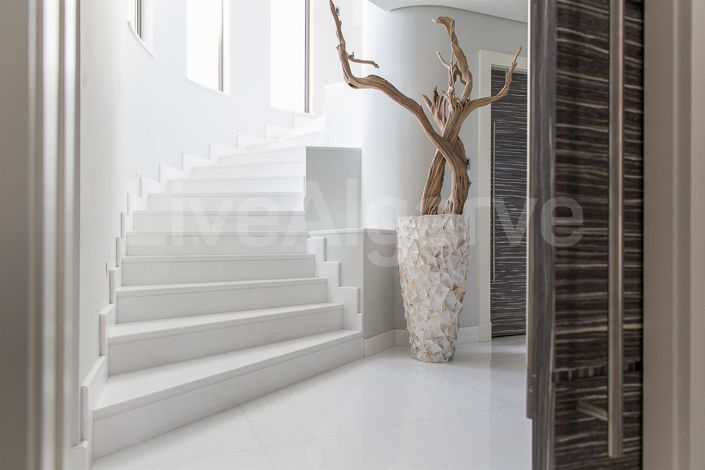 Image No.19-5 Bed House for sale