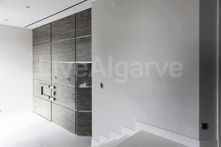 Image No.5-5 Bed House for sale