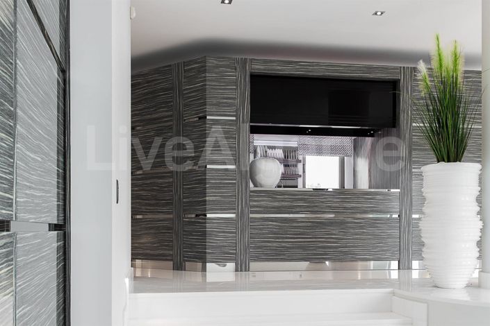 Image No.9-5 Bed House for sale