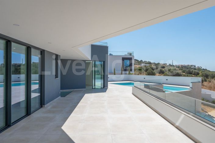 Image No.19-5 Bed House for sale