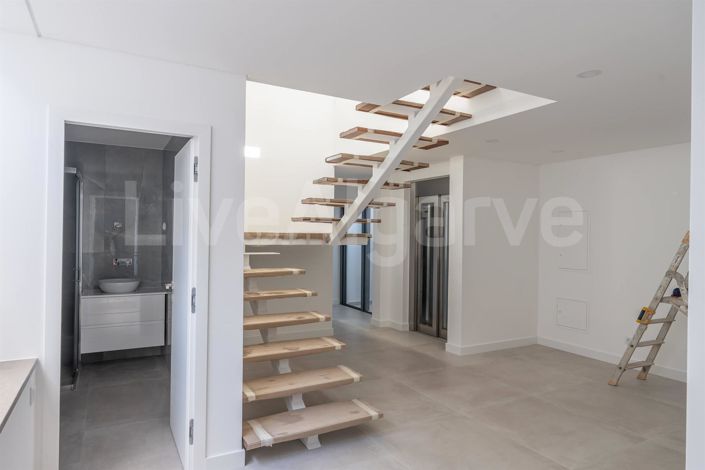 Image No.40-5 Bed House for sale