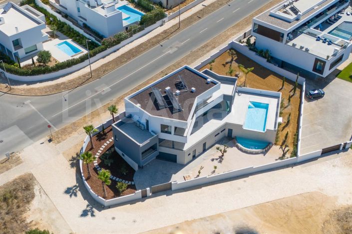 Image No.44-5 Bed House for sale