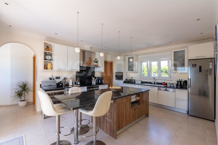 Image No.12-4 Bed House for sale