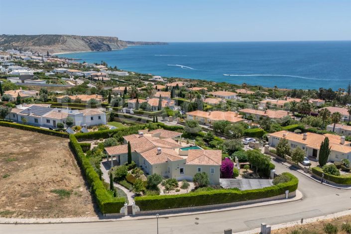 Image No.2-4 Bed House for sale