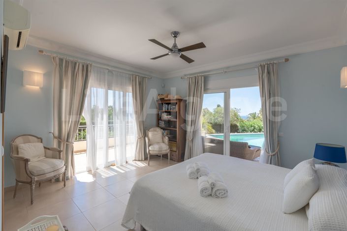 Image No.34-4 Bed House for sale