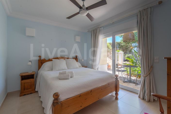 Image No.42-4 Bed House for sale