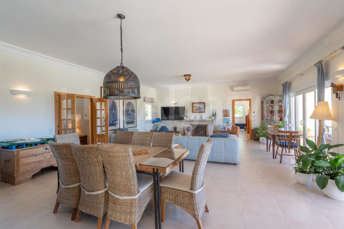 Image No.6-4 Bed House for sale