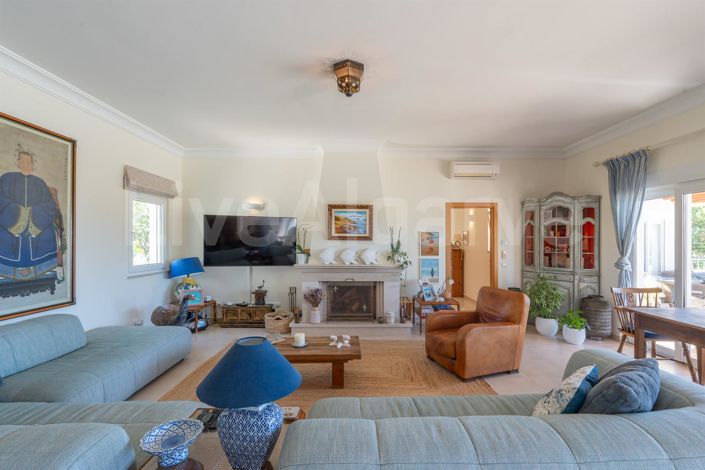 Image No.8-4 Bed House for sale