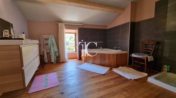 Image No.9-4 Bed House for sale