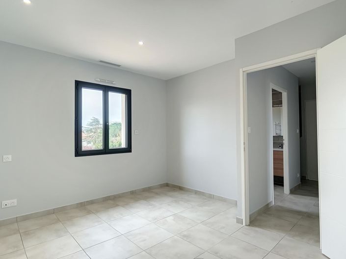 Image No.12-4 Bed House for sale