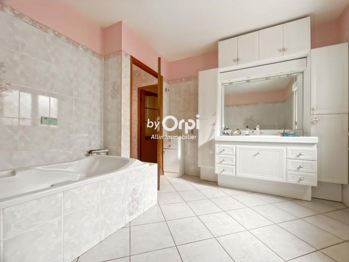 Image No.17-4 Bed House for sale