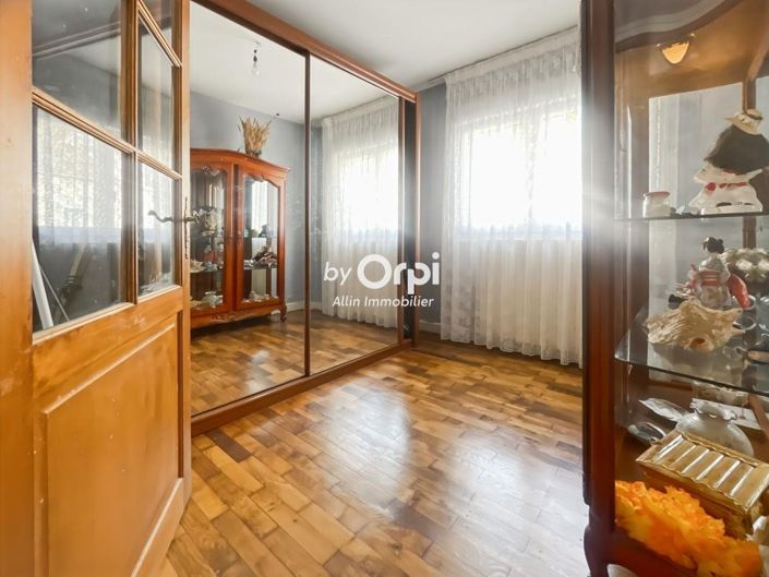 Image No.21-4 Bed House for sale