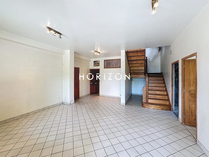 Image No.10-5 Bed House for sale