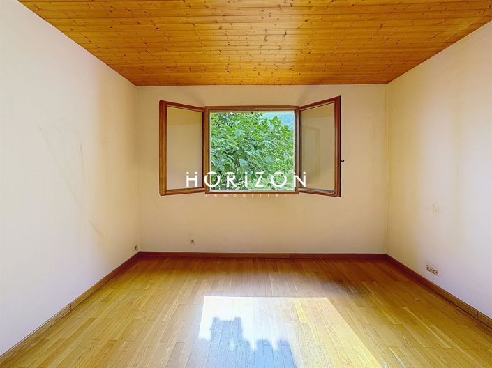 Image No.15-5 Bed House for sale