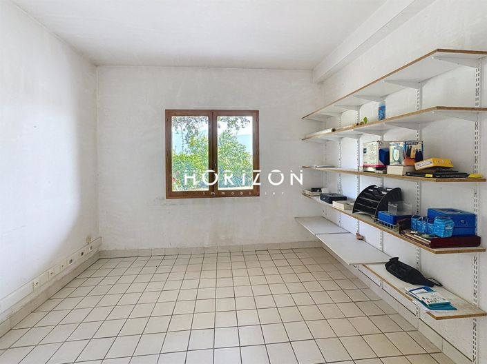 Image No.18-5 Bed House for sale