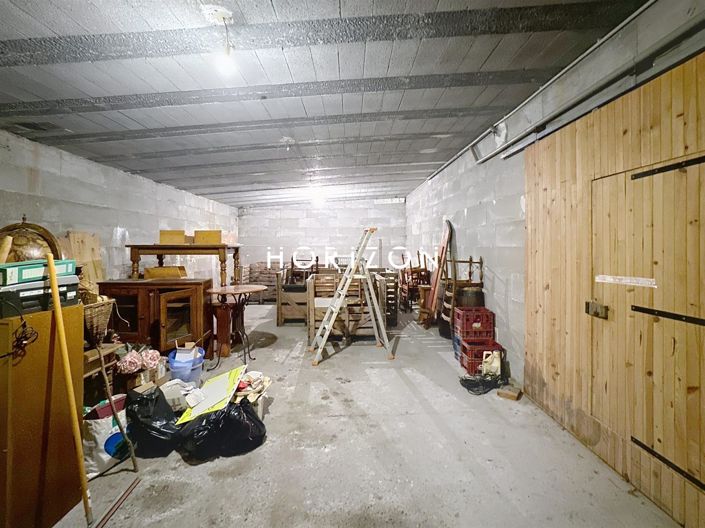 Image No.30-5 Bed House for sale