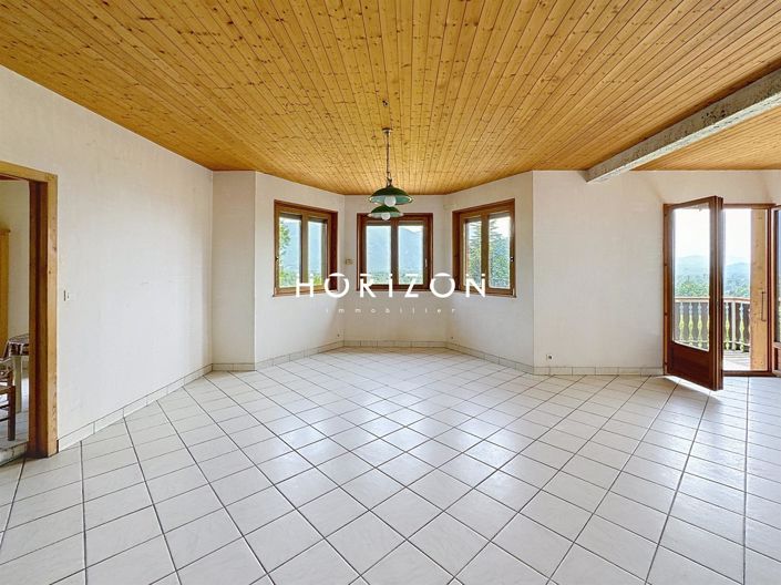 Image No.7-5 Bed House for sale