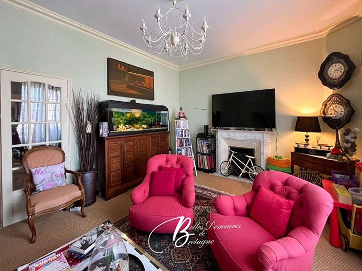 Image No.7-7 Bed House for sale