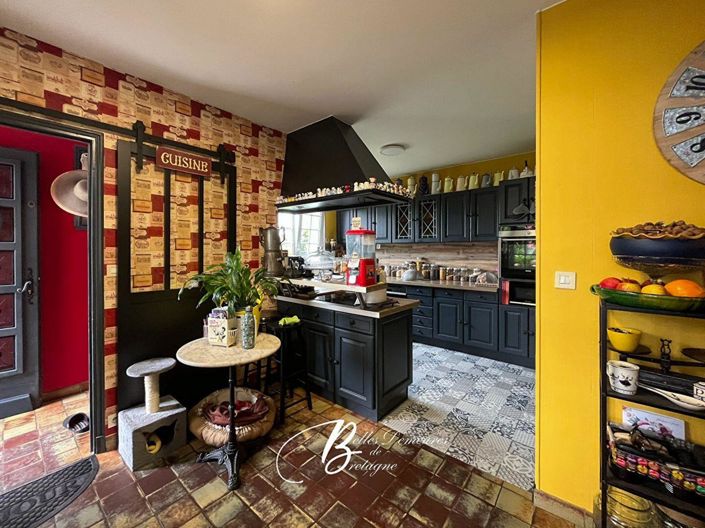 Image No.8-7 Bed House for sale