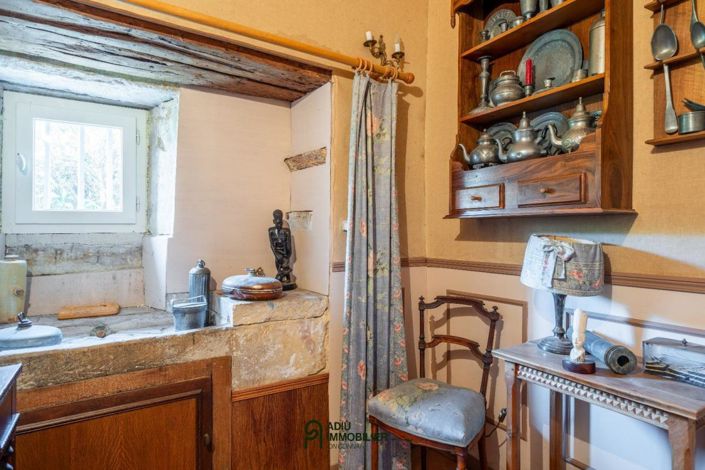 Image No.10-10 Bed Property for sale