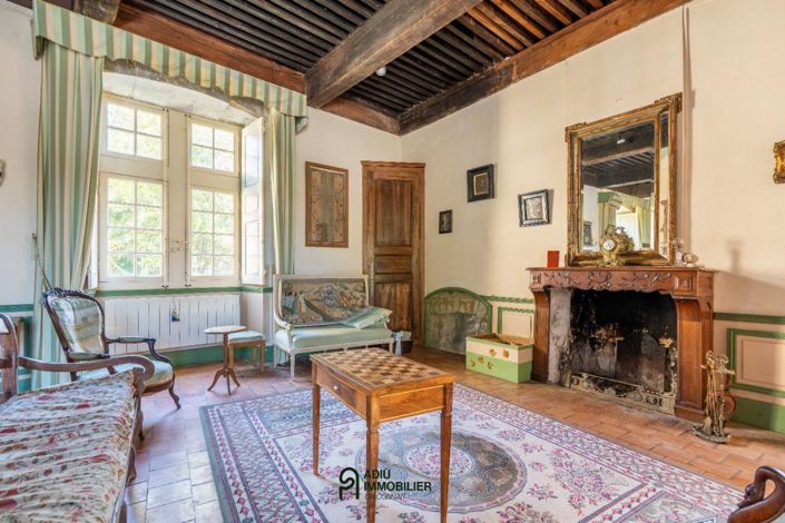 Image No.11-10 Bed Property for sale