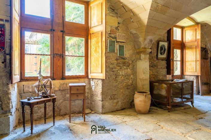 Image No.7-10 Bed Property for sale