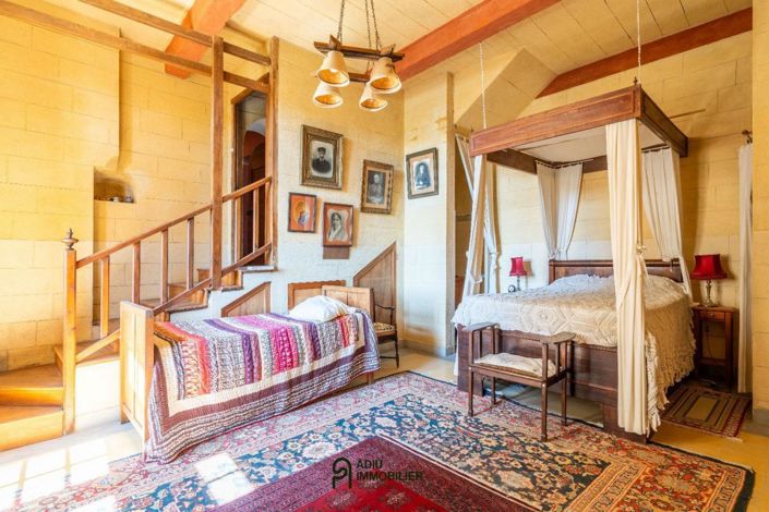 Image No.8-10 Bed Property for sale