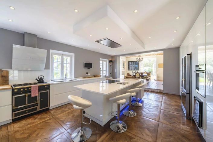 Image No.7-11 Bed House for sale