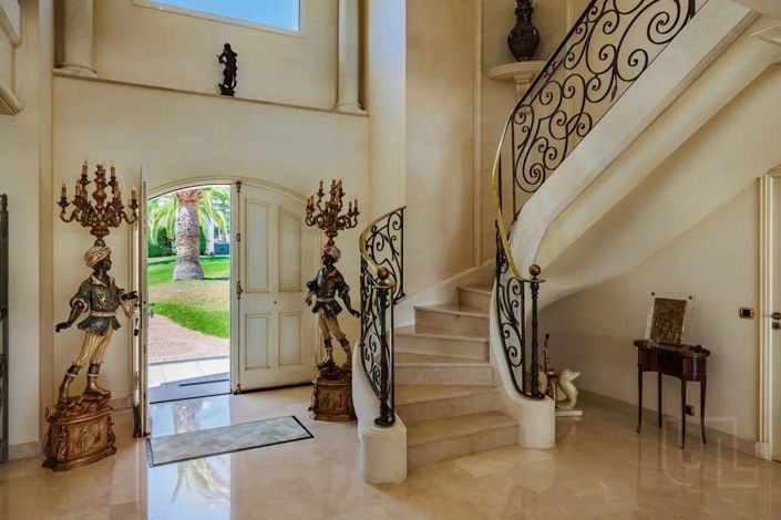 Image No.6-5 Bed House for sale