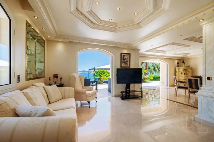 Image No.7-5 Bed House for sale