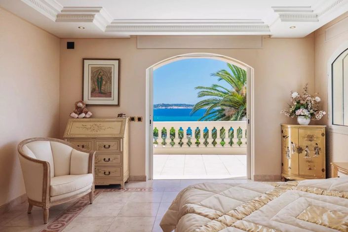 Image No.9-5 Bed House for sale