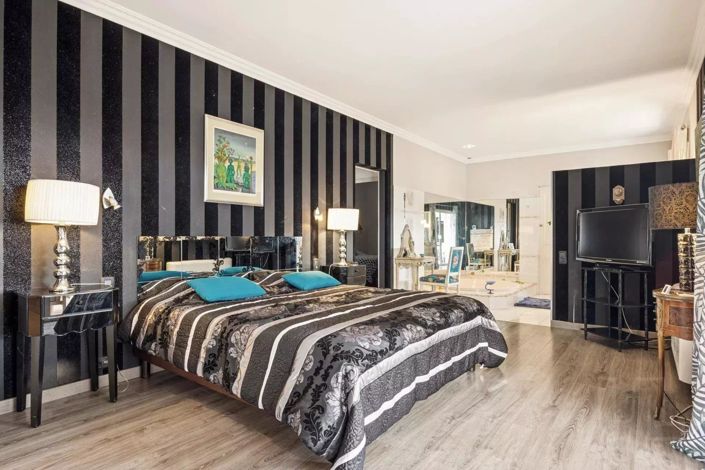 Image No.6-6 Bed House for sale