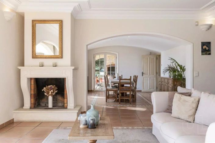 Image No.5-5 Bed House for sale