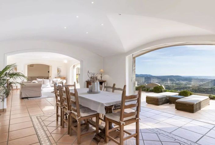 Image No.6-5 Bed House for sale