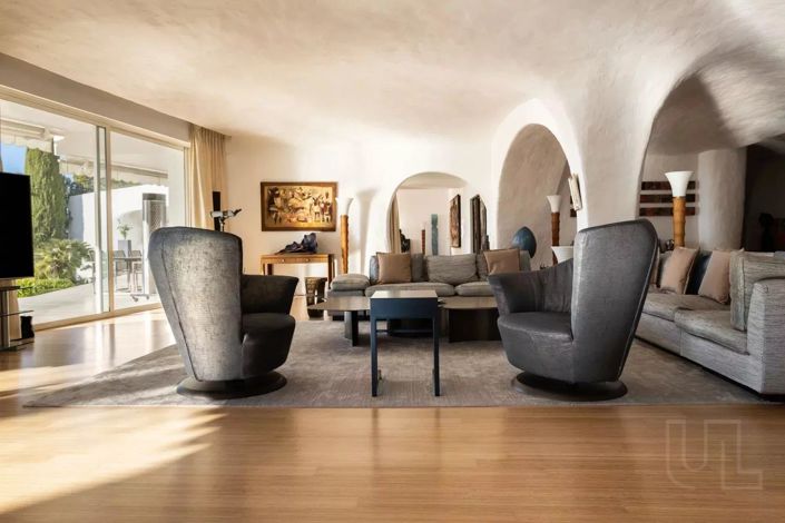 Image No.5-6 Bed House for sale