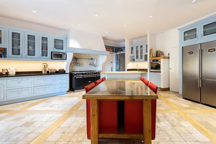 Image No.8-6 Bed House for sale