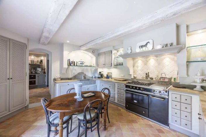 Image No.8-5 Bed House for sale