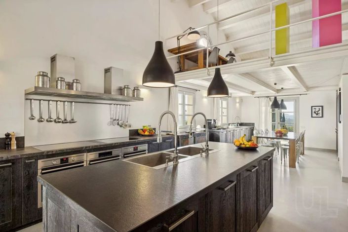 Image No.8-5 Bed House for sale