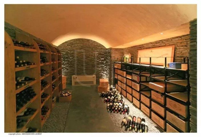 Image No.8-5 Bed House for sale