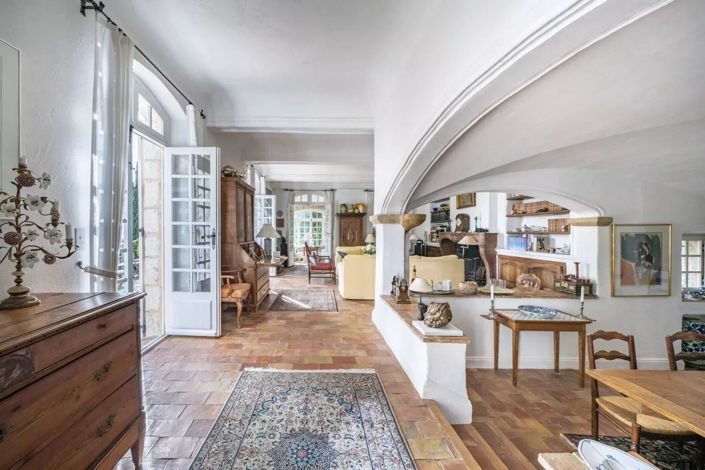 Image No.7-5 Bed House for sale